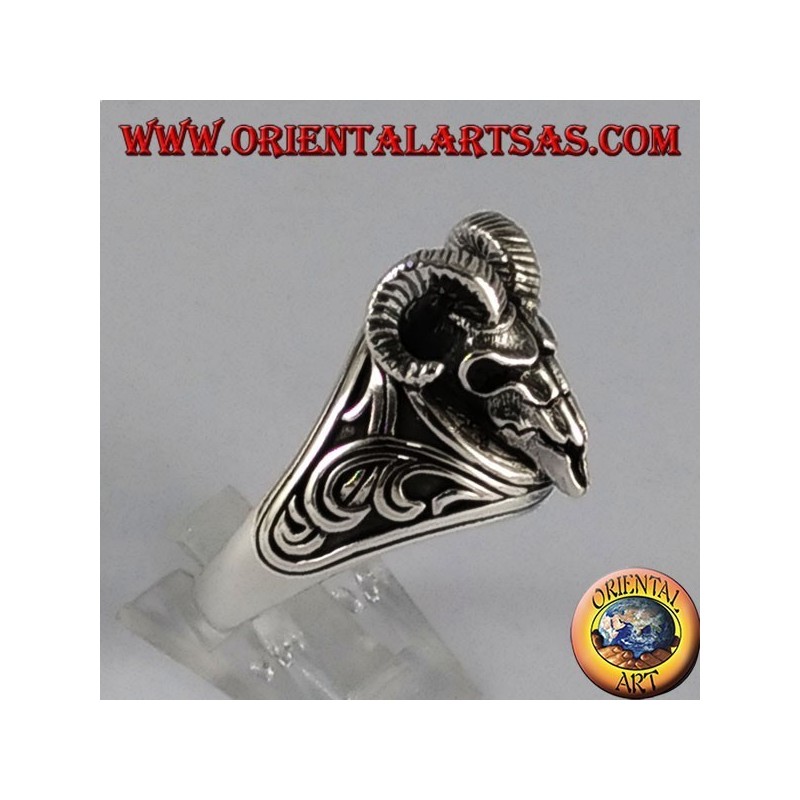Silver ring ramskull