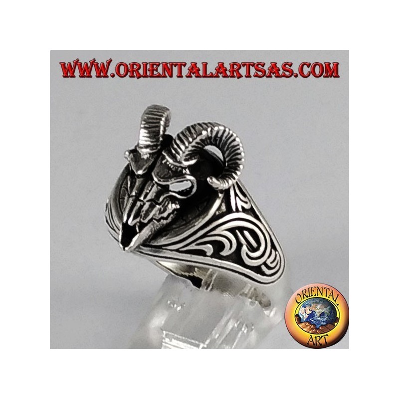 Anello  d'argento  teschio di ariete