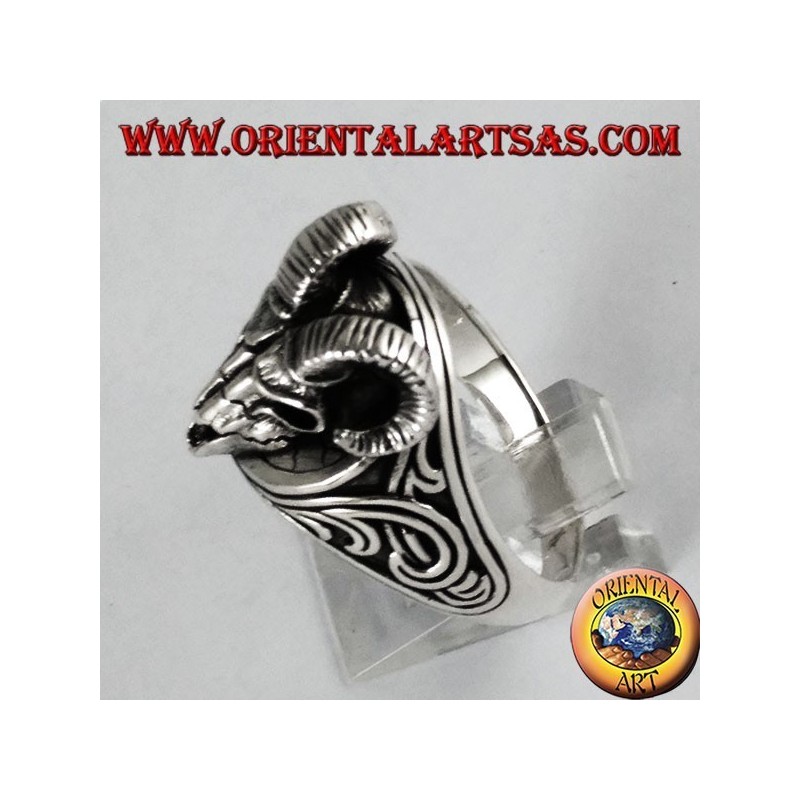 Silver ring ramskull