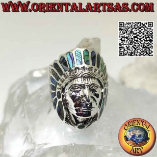 Anillo de plata, cabeza de indio nativo americano con cara tallada y tocado de plumas de abulón grande (paua)