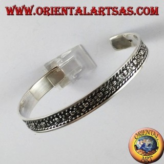 Rígida pulsera de plata, hecho a mano