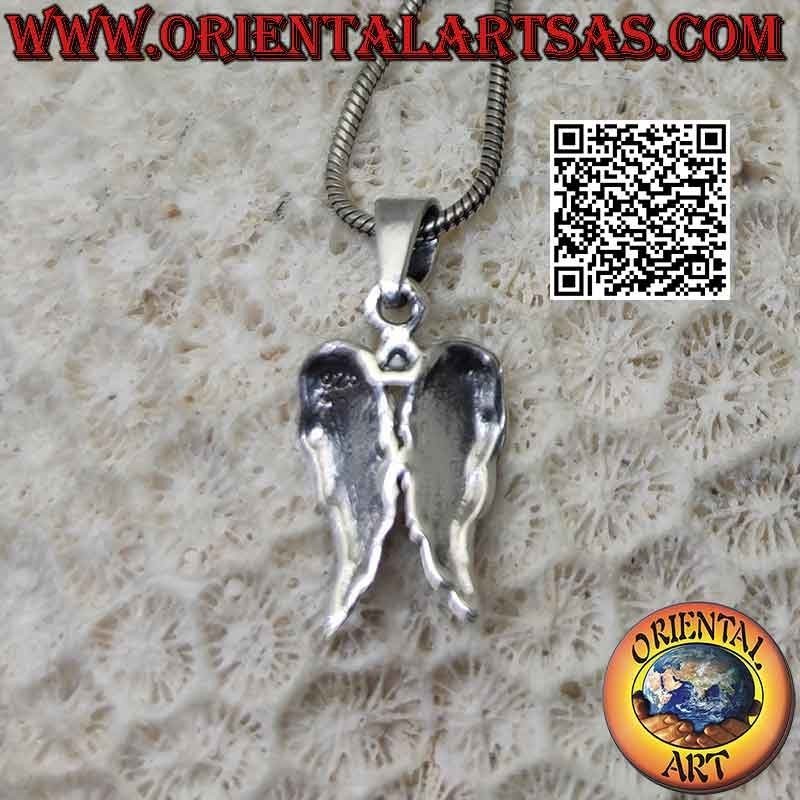 Colgante de plata, par de alas de ángel con plumas en relieve.