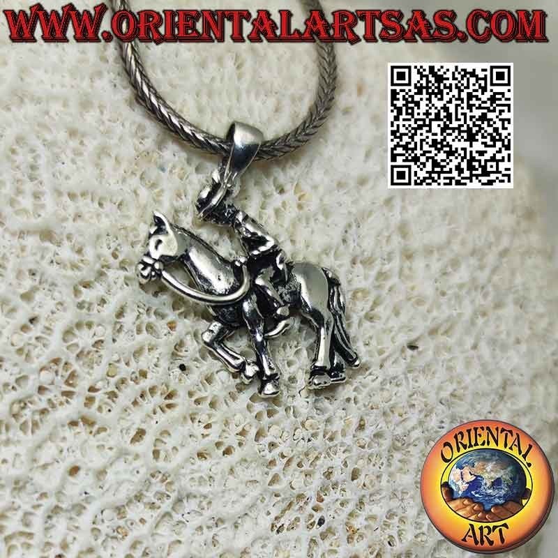 Colgante de plata con forma de vaquero a caballo (perfil)