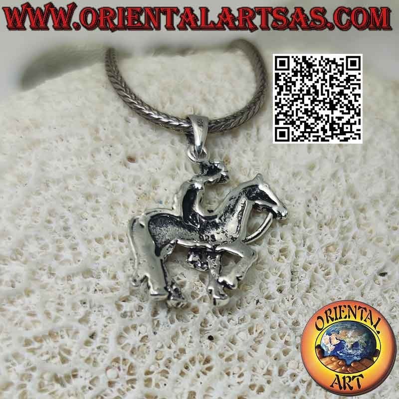Colgante de plata con forma de vaquero a caballo (perfil)