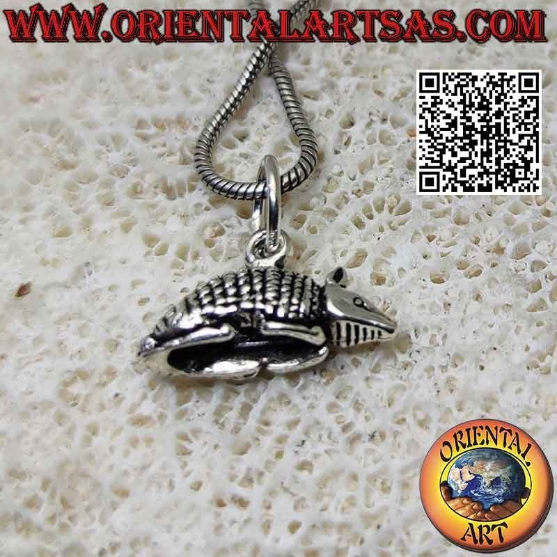 Pendentif en argent en forme de tatou ou de cingulata (tridimensionnel)