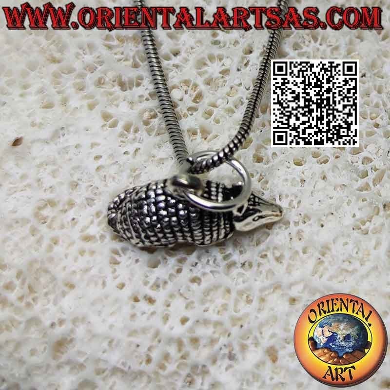 Pendentif en argent en forme de tatou ou de cingulata (tridimensionnel)