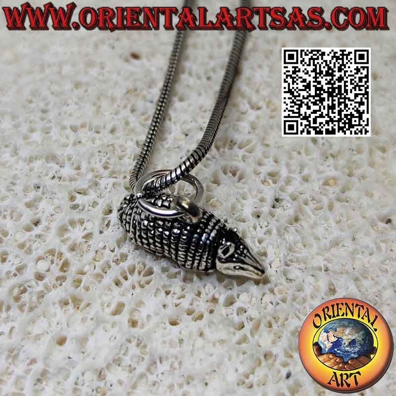 Pendentif en argent en forme de tatou ou de cingulata (tridimensionnel)