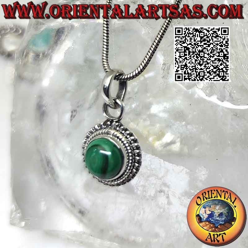 Pendentif en argent avec malachite ronde, entrelacs et inserts lisses