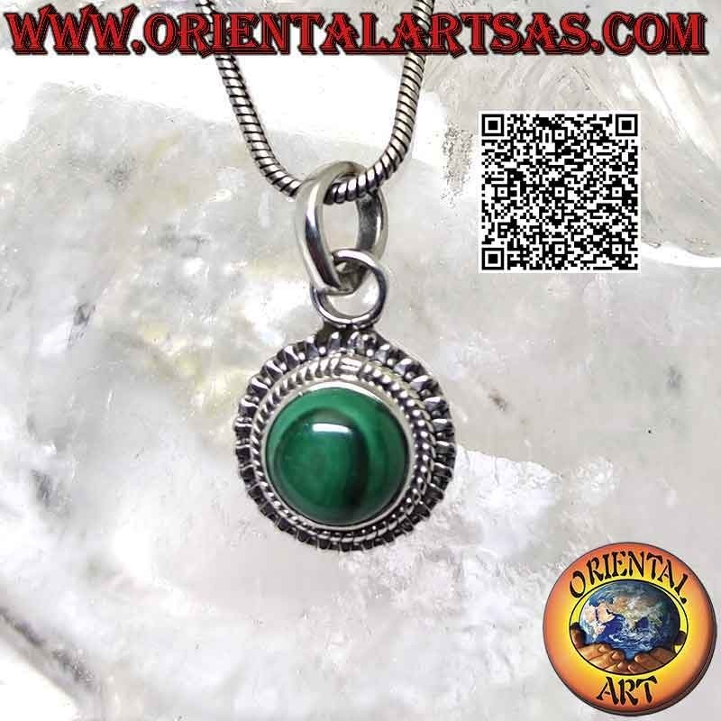 Colgante de plata con malaquita redonda, inserciones entrelazadas y lisas
