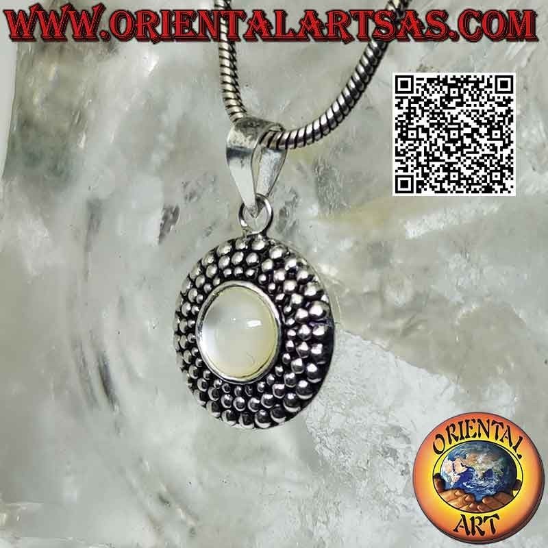 Silver pendant with round mother of pearl and triple row of balls