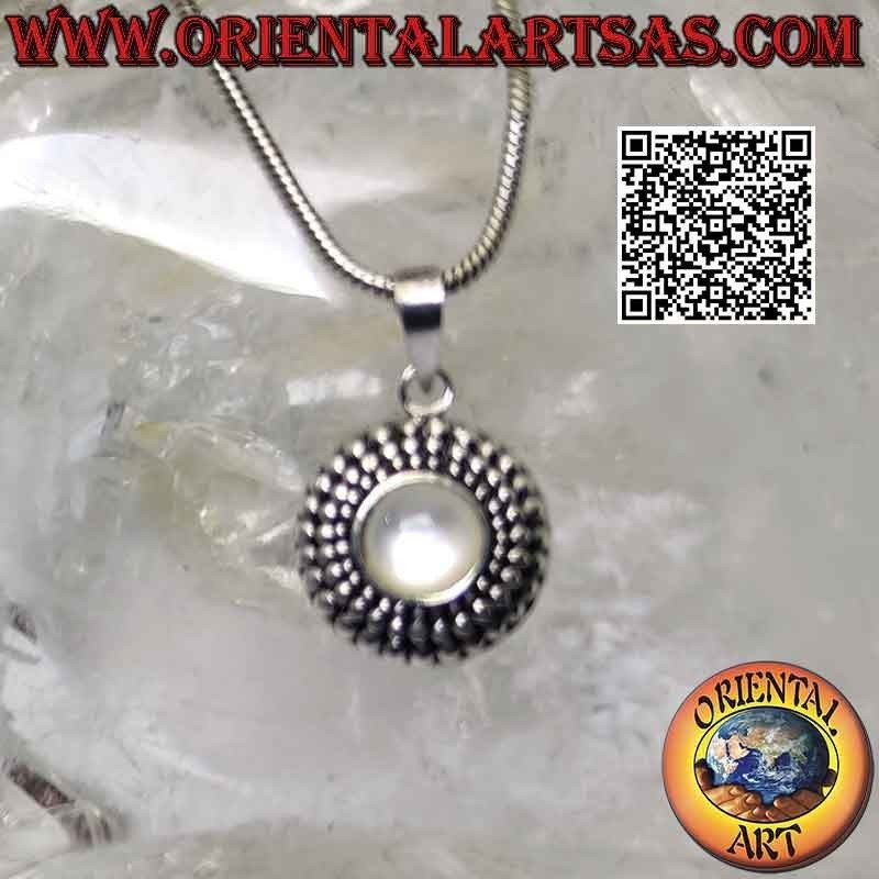 Silver pendant with round mother of pearl and triple row of balls