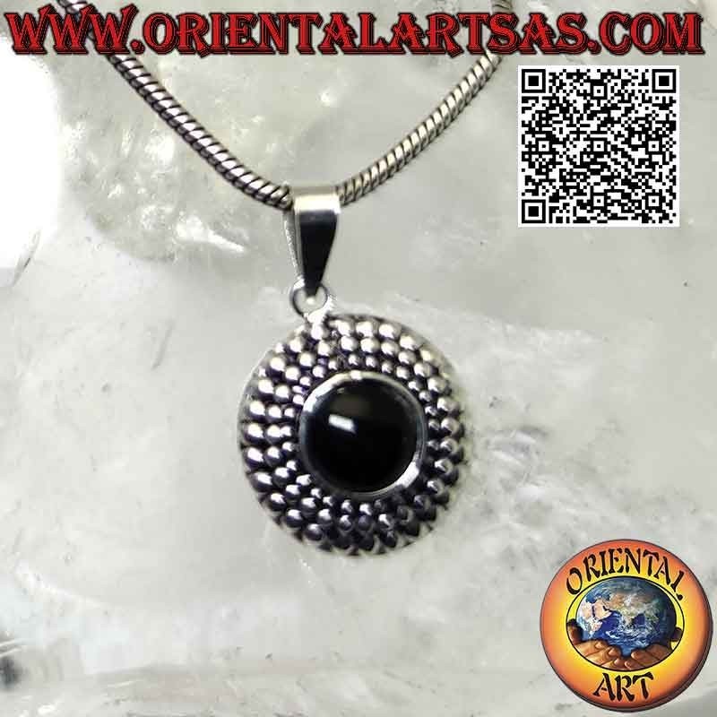 Pendentif en argent avec onyx rond et triple rangée de boules