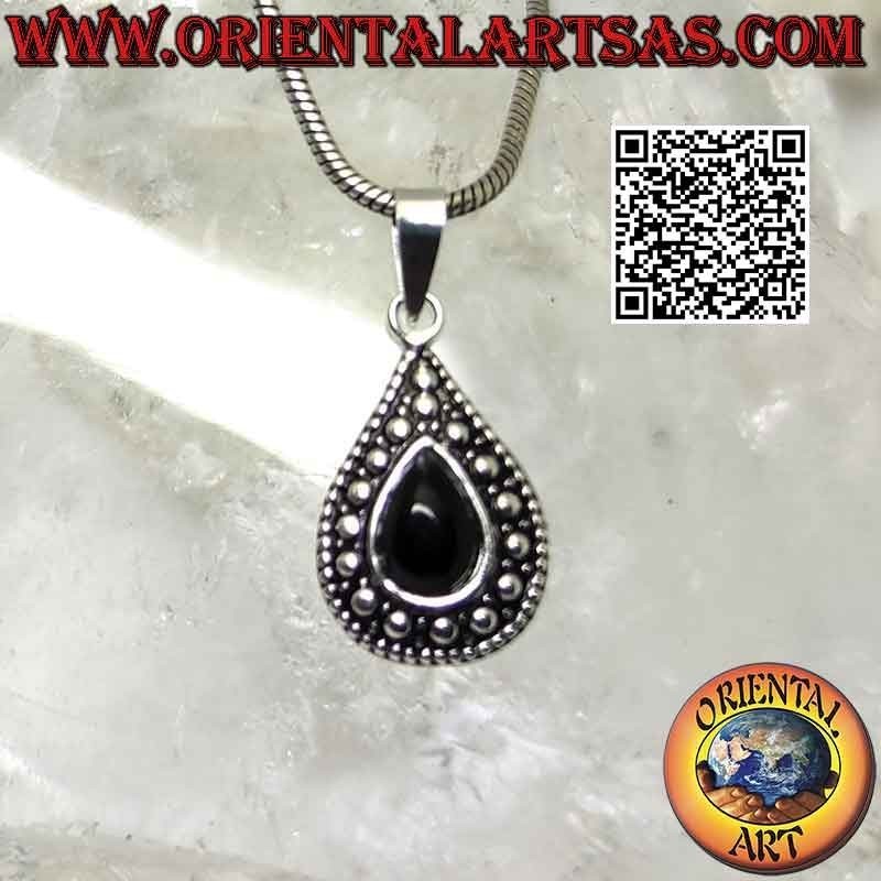 Colgante de plata con ónix en forma de lágrima y decoración de bolas en relieve
