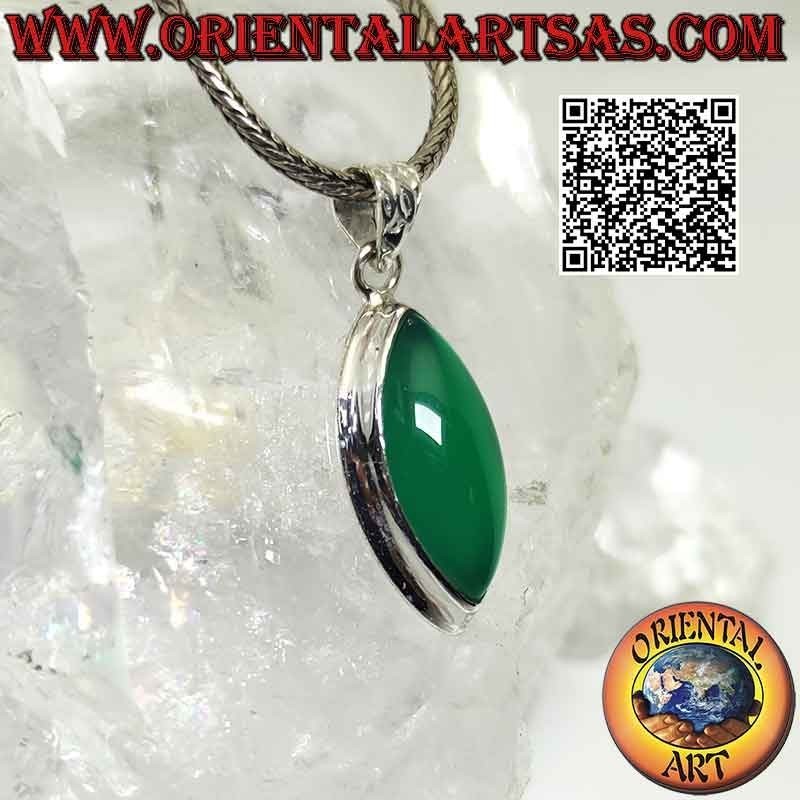 Ciondolo in argento con agata verde a navetta su montatura liscia