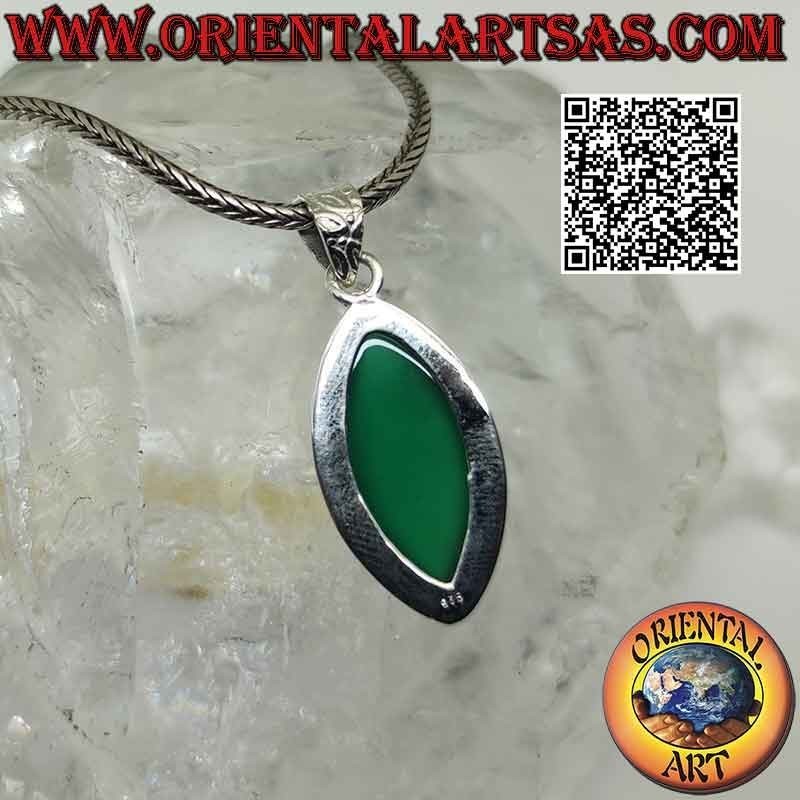 Silver pendant with green shuttle agate on smooth setting