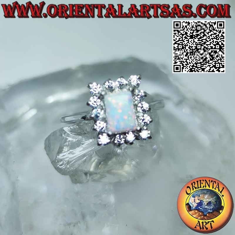 Anello in argento con opale arlecchino rettangolare e zirconi bianchi