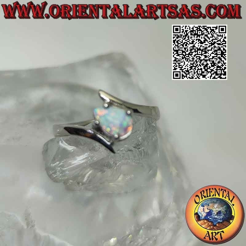 Bague en argent avec opale arlequin avec goutte croix