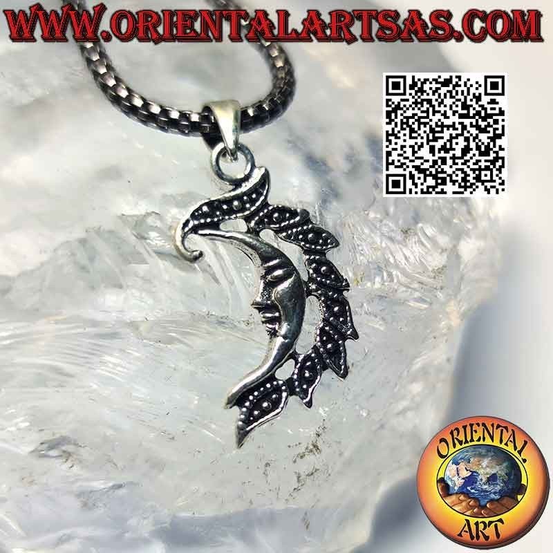 Colgante de plata, media luna lisa con cara y cresta de hojas
