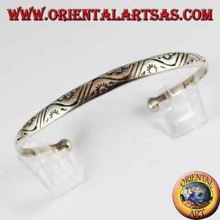 Bracelet en argent rigide avec le soleil estampillé à la main