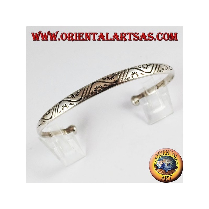 Bracciale in argento rigido con sole marchiato a mano