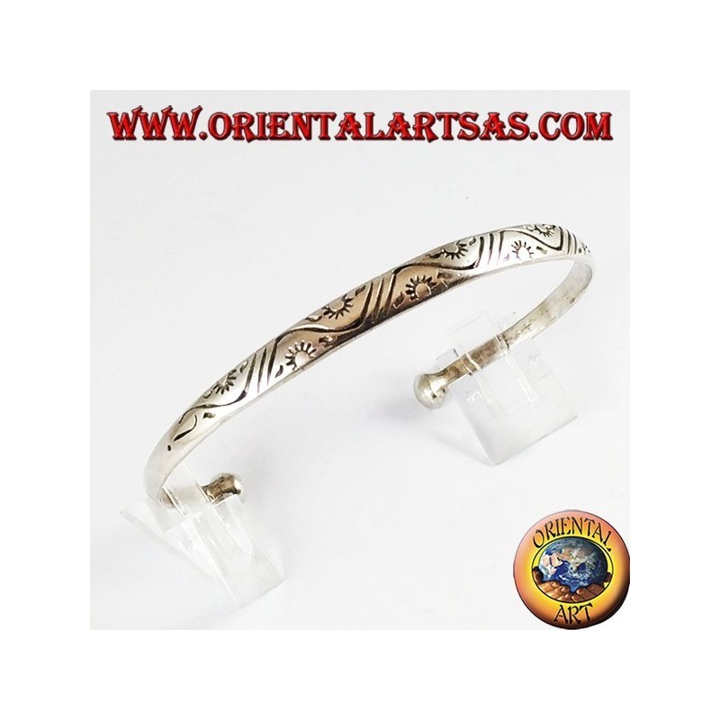 Bracelet en argent rigide avec le soleil estampillé à la main