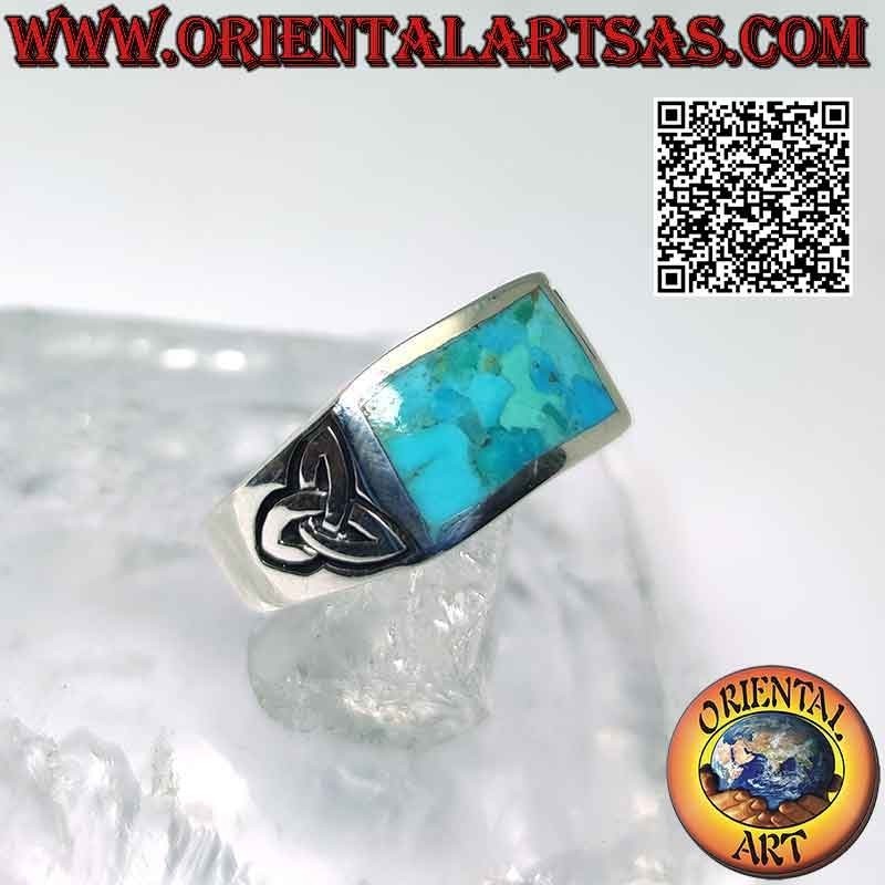 Anillo de plata con turquesa natural de Arizona y triquetra