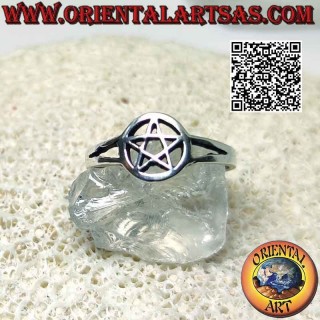 Anello in argento con pentacolo liscio nel cerchio piatto
