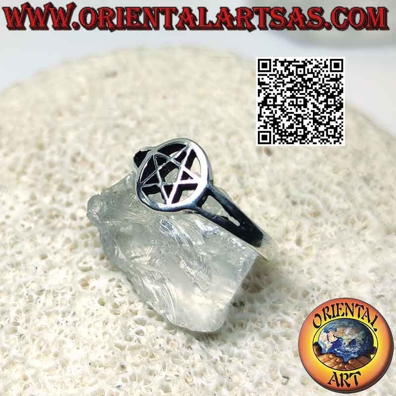 Anillo de plata con pentáculo liso en círculo plano