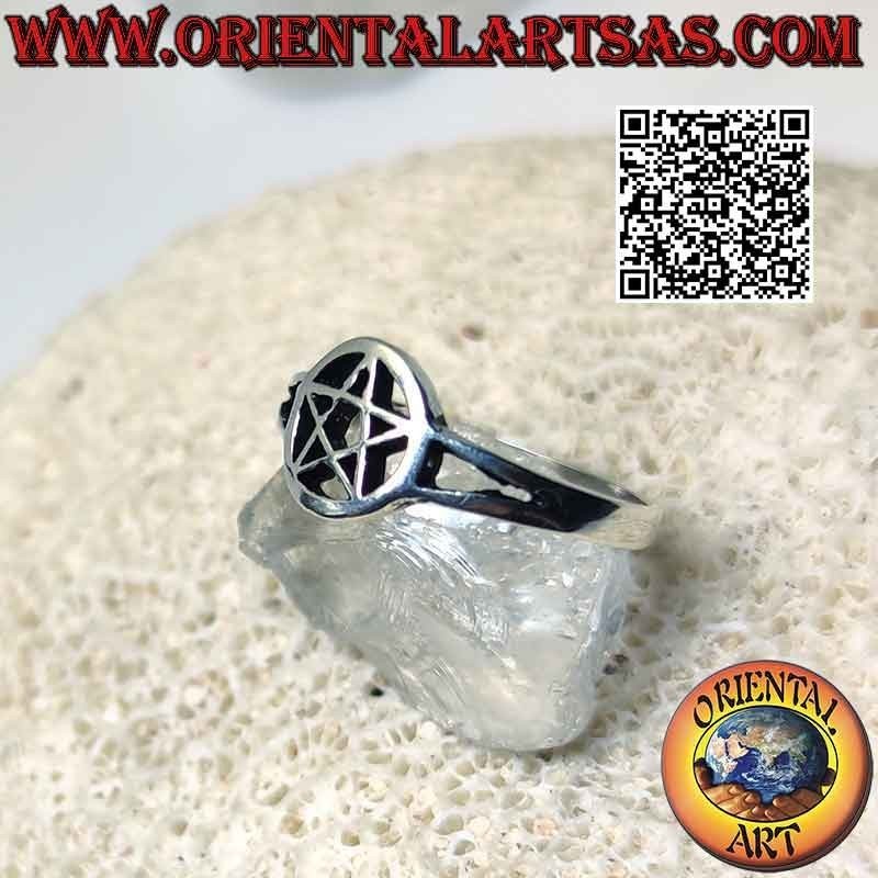 Anillo de plata con pentáculo liso en círculo plano