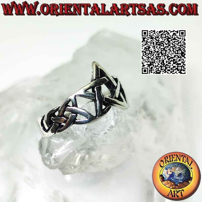 Anello in argento pentacolo liscio agganciato da nodi celtici