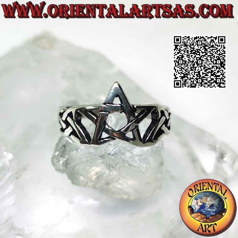 Anillo de plata pentáculo liso unido por nudos celtas