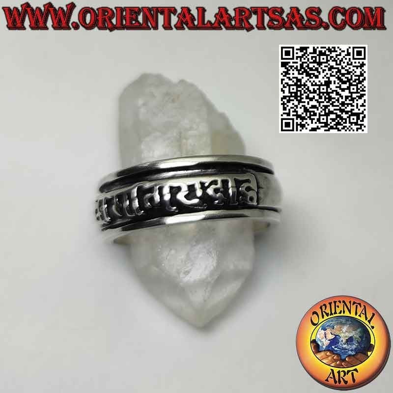 Anello in argento a fascia antistress liscio con mantra tibetano "OM MANI PADME HUM" in rilievo