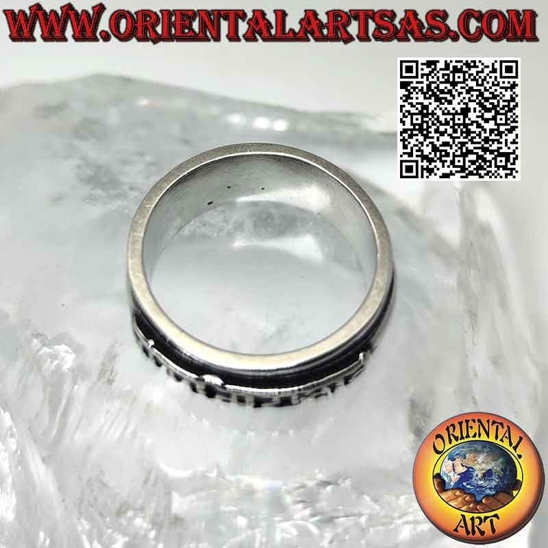 Anello in argento a fascia antistress liscio con mantra tibetano "OM MANI PADME HUM" in rilievo