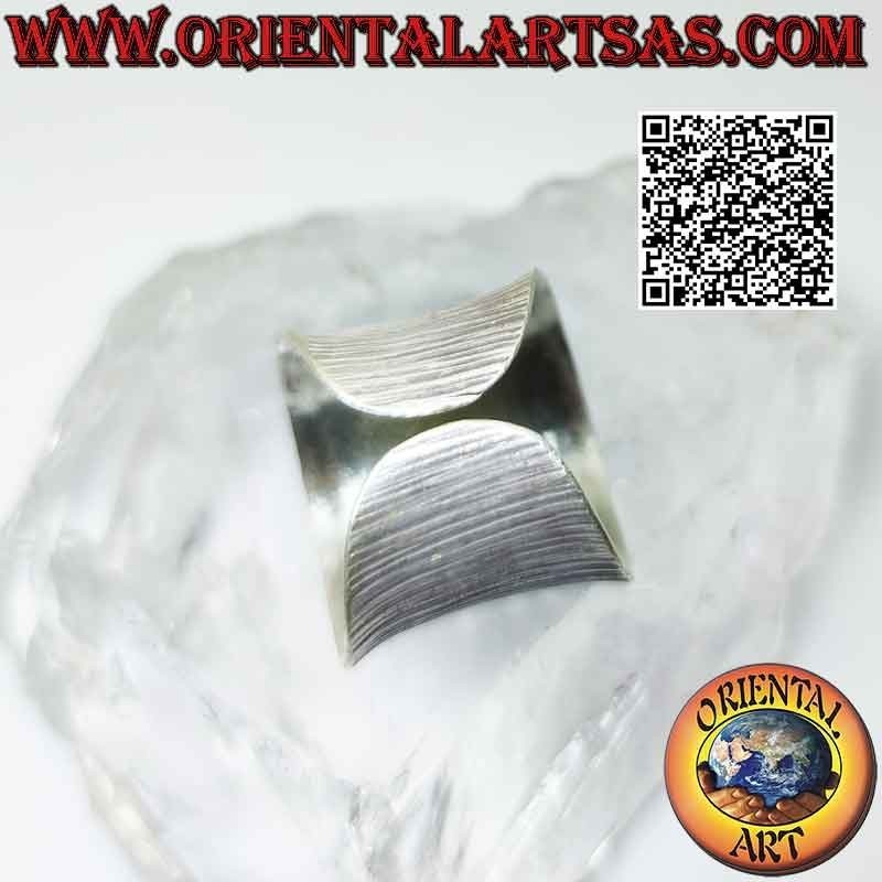 Anillo de banda ancha cóncava con grabados verticales en plata Karen, ajustable