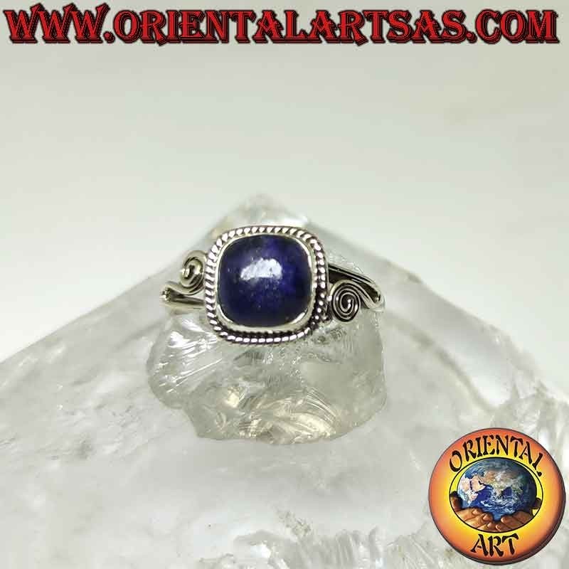 Bague en argent et lapis lazuli entourée d'entrelacs asymétriques et spirale