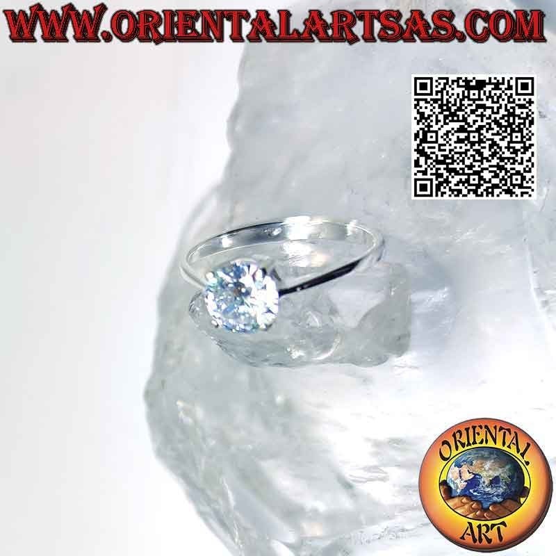 Anillo de plata con circonitas redondas engastadas en engaste liso