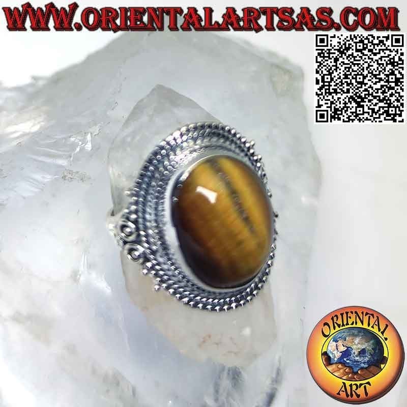 Anillo de plata con gran ojo de tigre y decoración de microesferas.