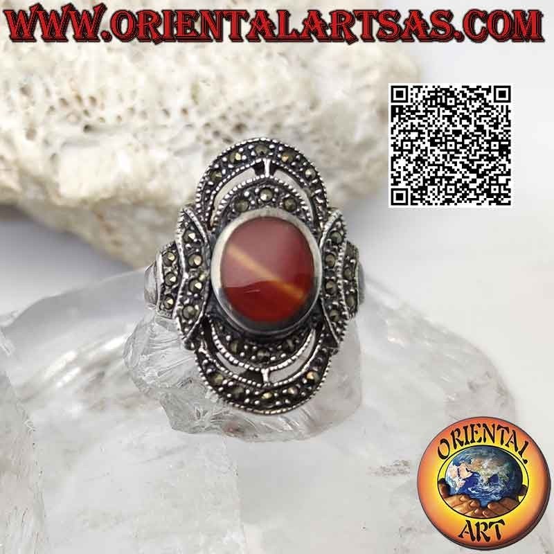 Anillo de plata con cornalina ovalada y dos ondas dobles de marcasita