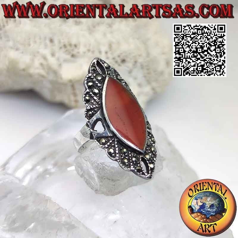 Anillo de plata con lanzadera de marcasita cornalina y agujeros cardinales