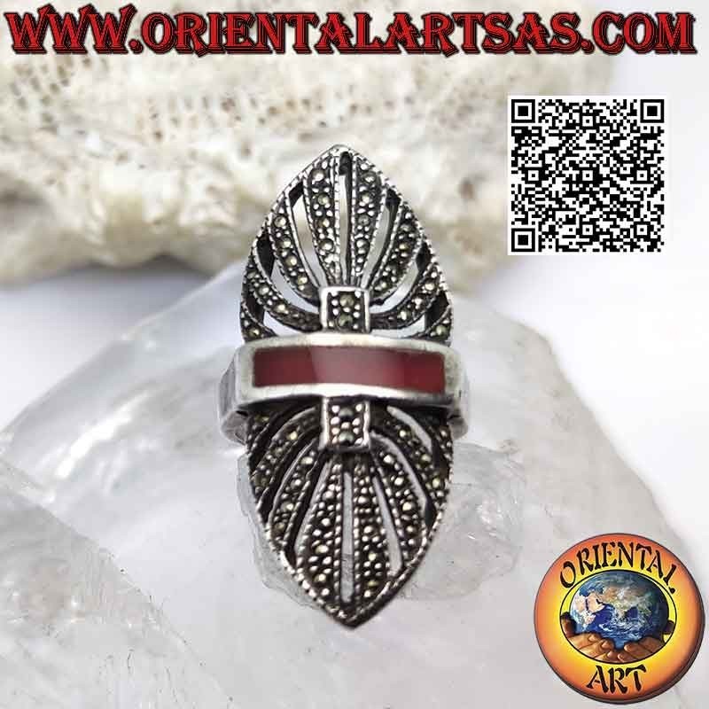 Anillo lanzadera de plata tachonado de marcasita y banda central de cornalina
