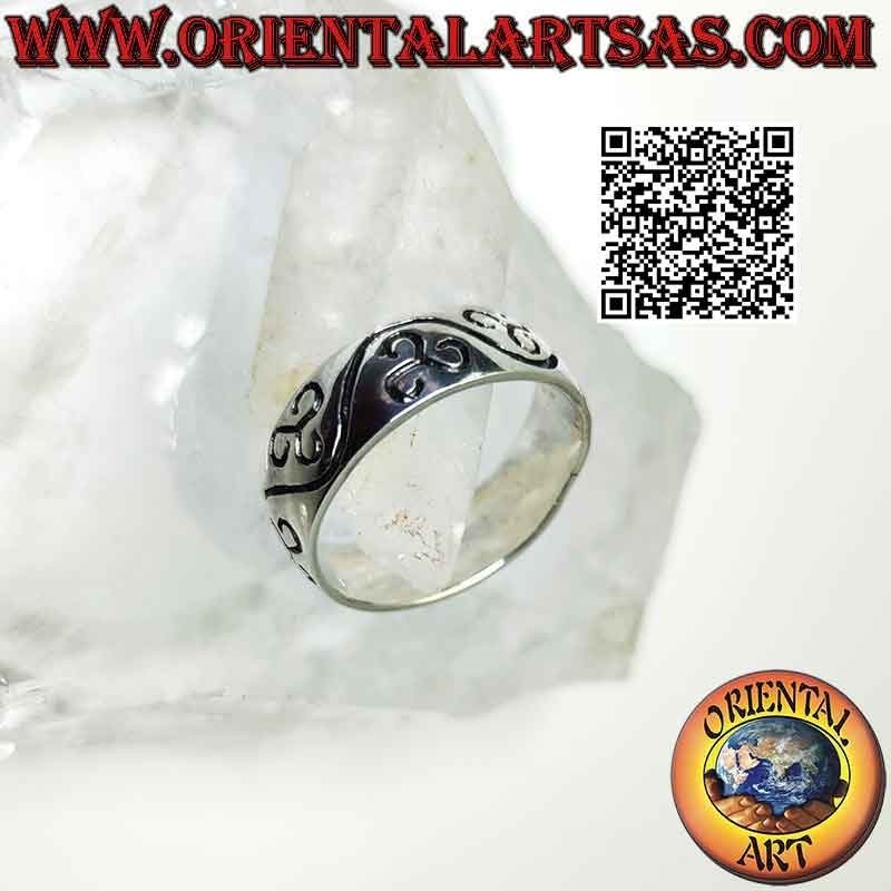 Silver ring with rounded band with triskell engraved between a wavy line