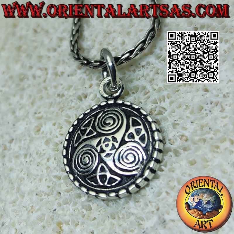 Pendentif en argent, médaille avec Triskele et trois triquetra