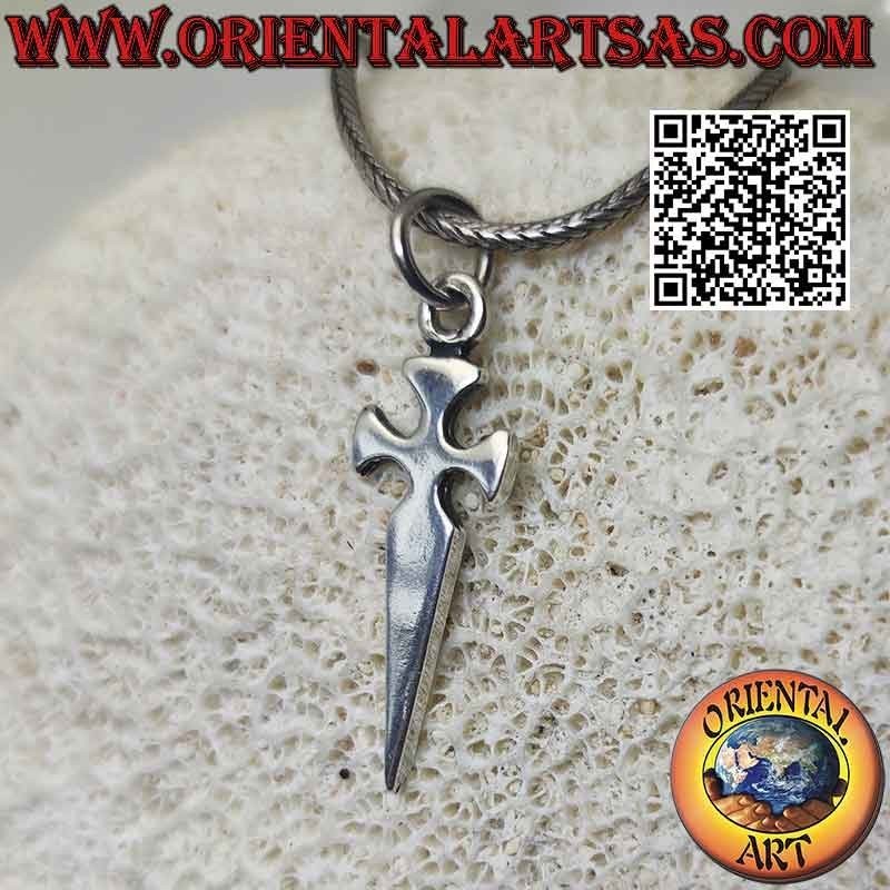 Colgante de plata en forma de puñal con cruz de los Templarios