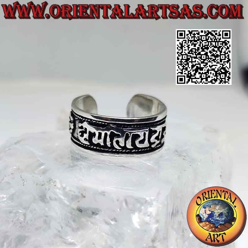 Anello in argento a fascia con mantra tibetano OM MANI PADME HUM
