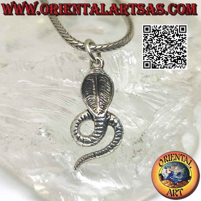 Pendentif en argent, cobra en position frontale