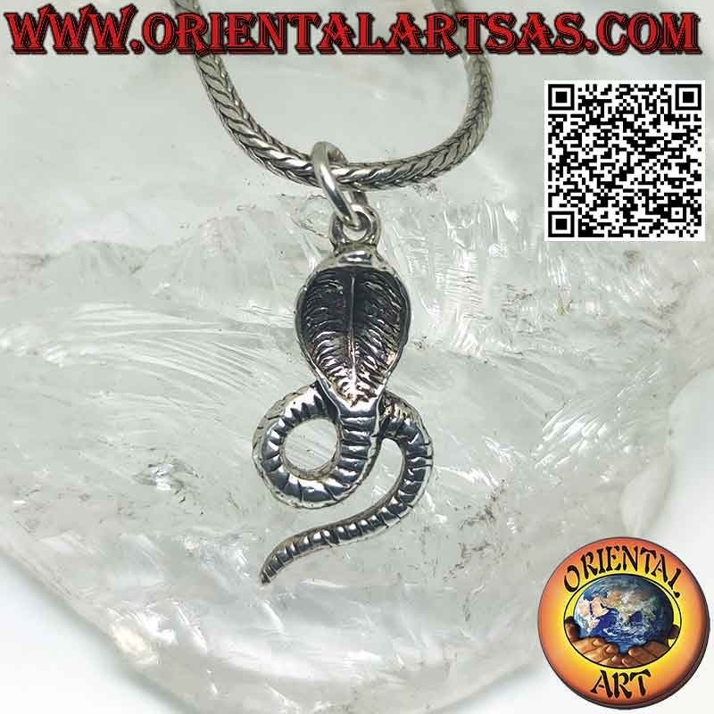Pendentif en argent, cobra en position frontale