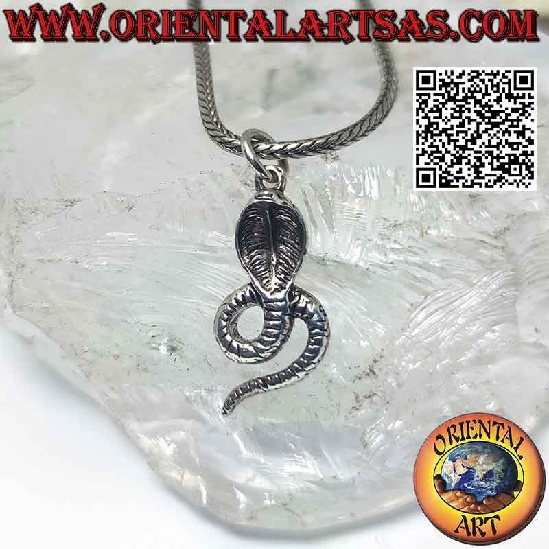 Pendentif en argent, cobra en position frontale