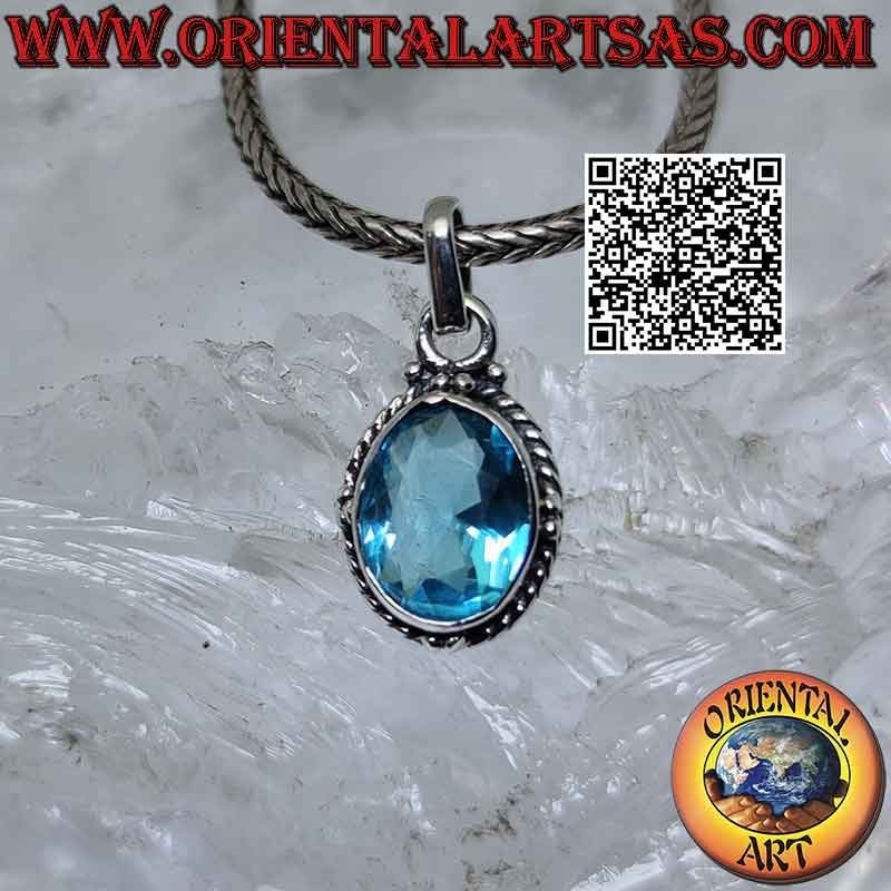 Ciondolo in argento con topazio azzurro ovale sfaccettato contornato da intreccio e palline sui punti cardinali