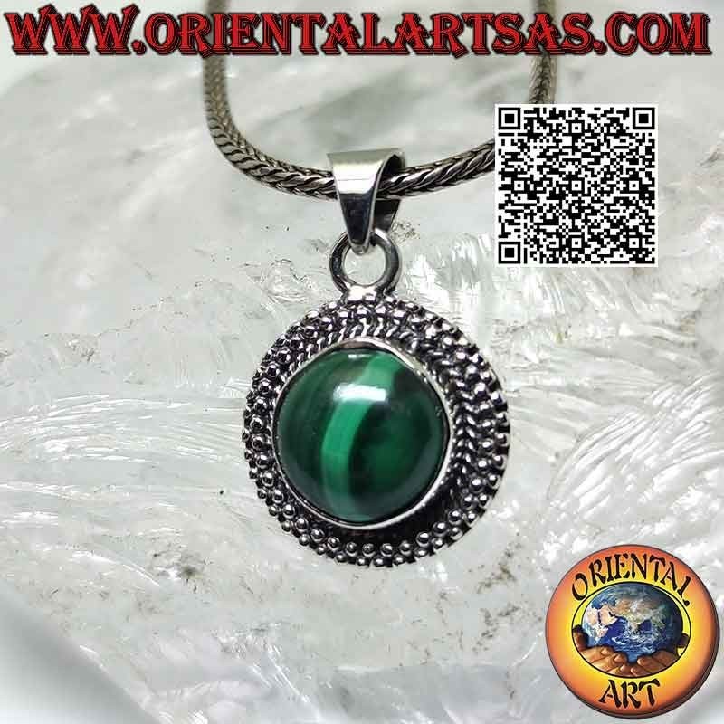 Silberanhänger mit rundem Malachit-Cabochon und glatten Mikrokugeln