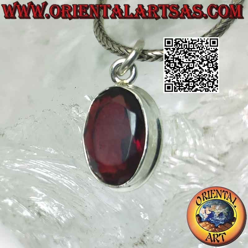 Pendentif en argent avec grenat ovale sur monture haute lisse